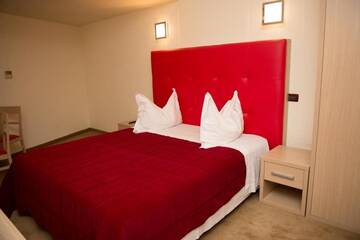 Фото номера Люкс Отель Grand Master Hotel г. Деж 6